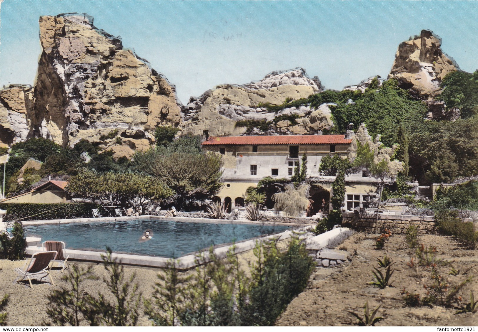 L'OUSTAU DE BAUMANIERE ET SA PISCINE/LES BAUX DE PROVENCE (chloé4) - Hotels & Restaurants