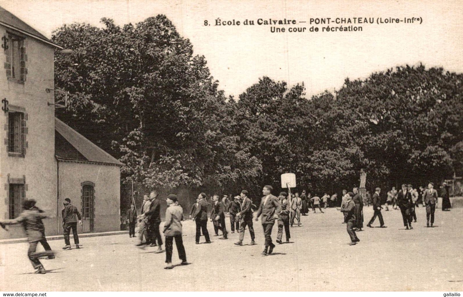 ECOLE DU CALVAIRE PONT CHATEAU UNE COUR DE RECREATION - Pontchâteau