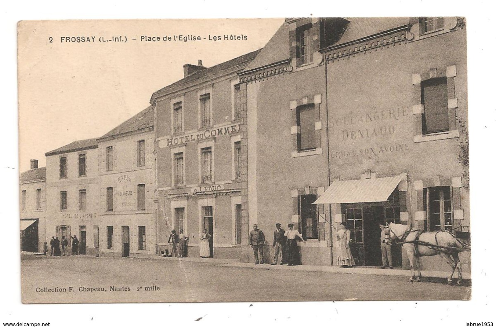 Frossay-Place De L'Eglise-Les Hôtels-Boulangerie Deniaud (B.7535) - Frossay