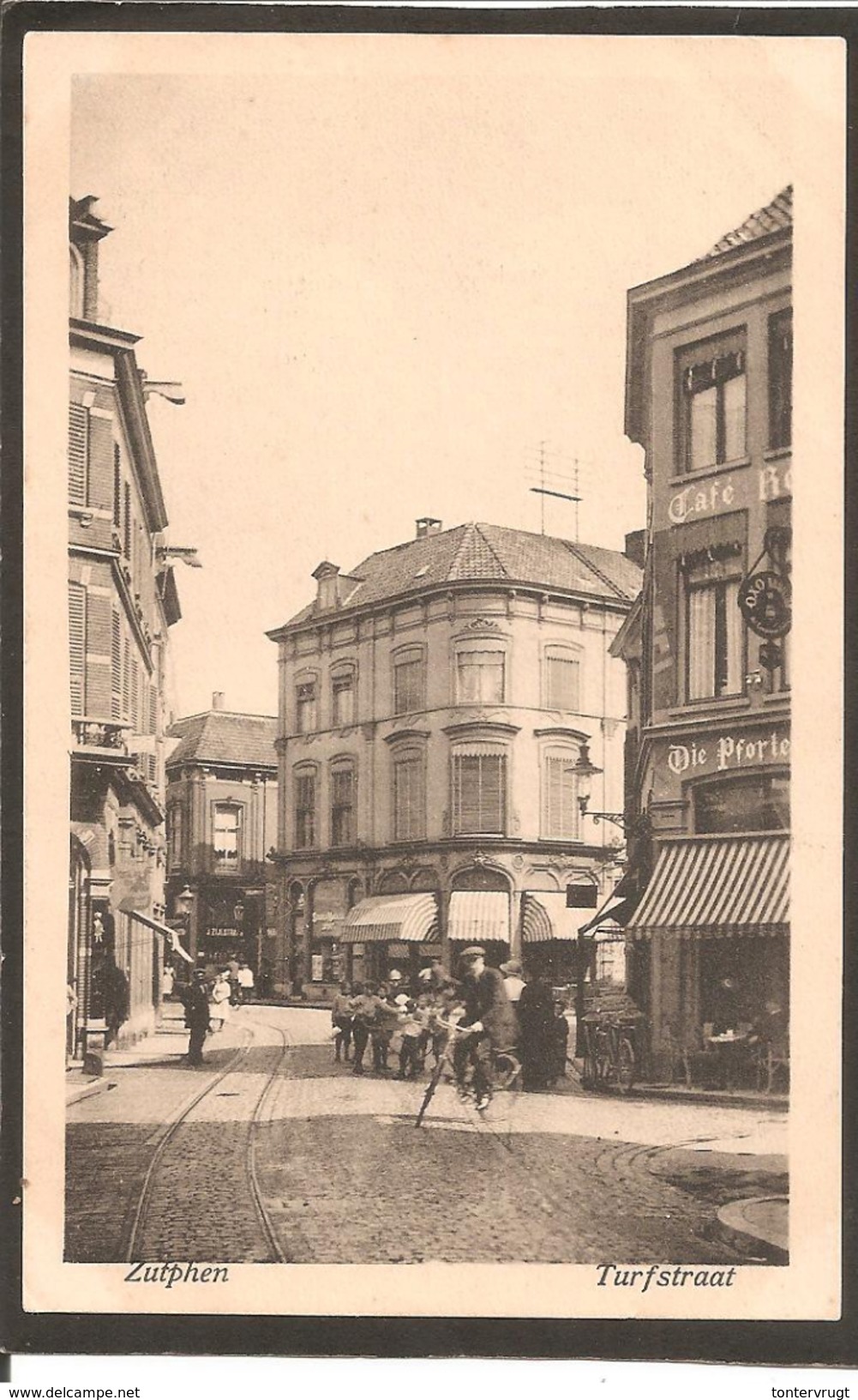 Zutphen.Turfstraat. Met Café De Poort Van Kleef En Overwelving - Zutphen