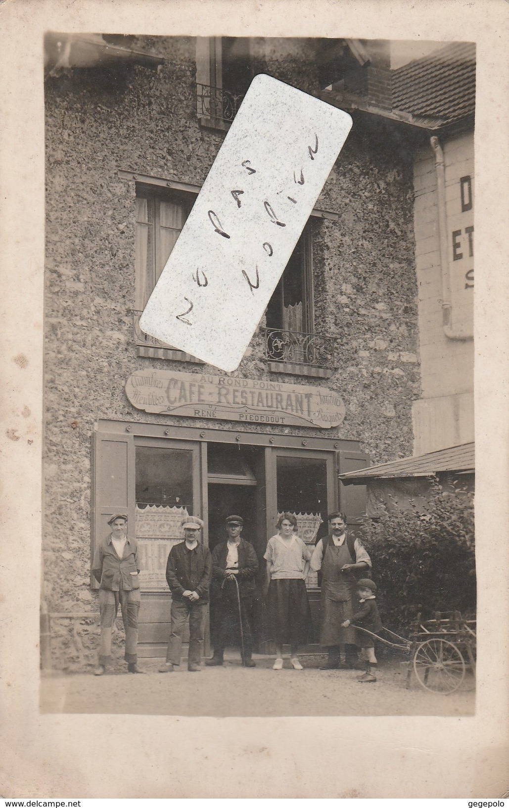 Café-Restaurant  - Au Rond  Point - Maison René PIEDEBOUT à Localiser  ( Carte-photo ) - Zu Identifizieren