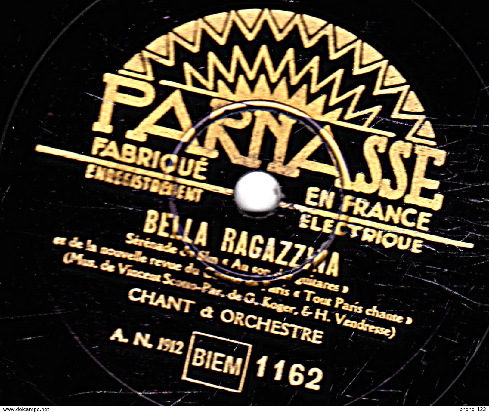 78 T. - 25 Cm - état  B - CHANT Et ORCHESTRE - LOIN DES GUITARES - BELLA RAGAZZINA - 78 T - Disques Pour Gramophone