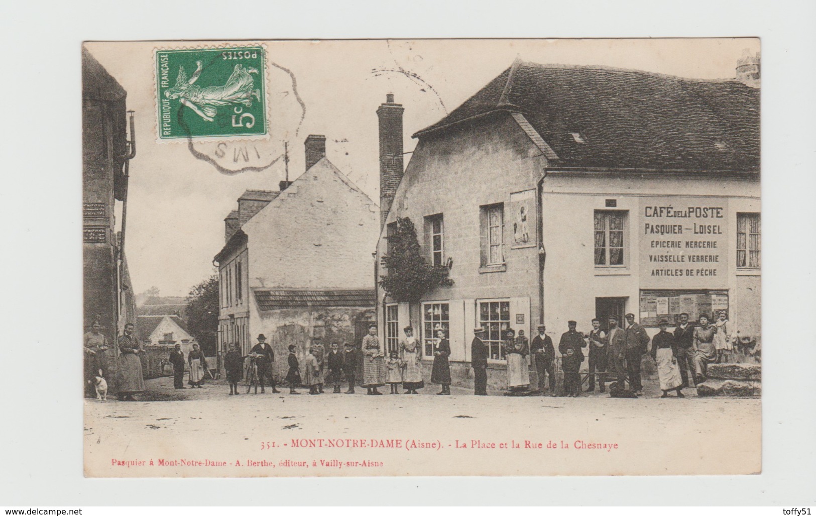 CPA:CAFÉ DE LA POSTE PASQUIER-LOISEL SUR LA PLACE À MONT-NOTRE-DAME (02).. ÉCRITE - Autres & Non Classés