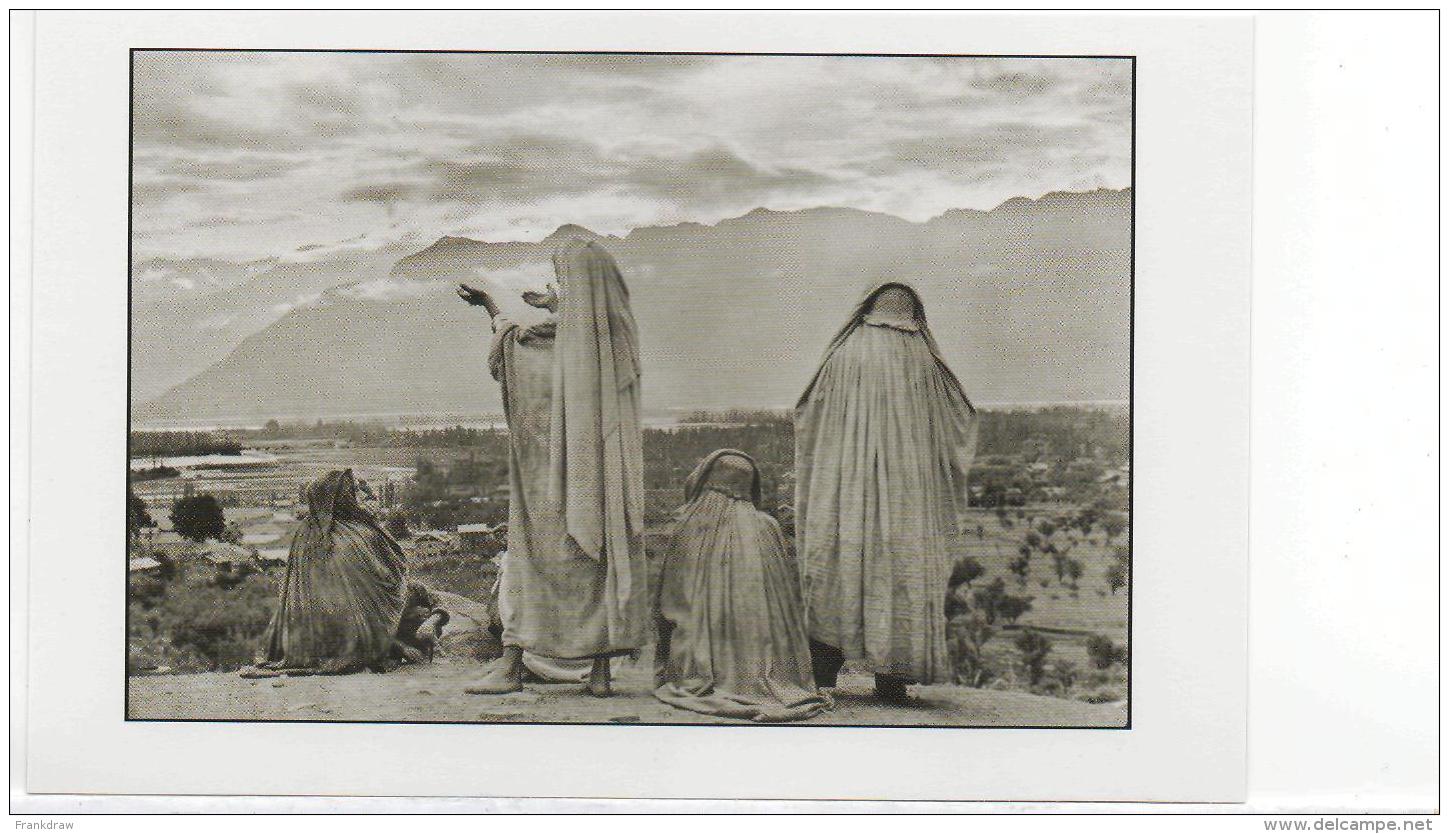 Postcard - Magnum - Heni Cartier-Bresson - Muslim Women Praying India 1948 New - Ohne Zuordnung