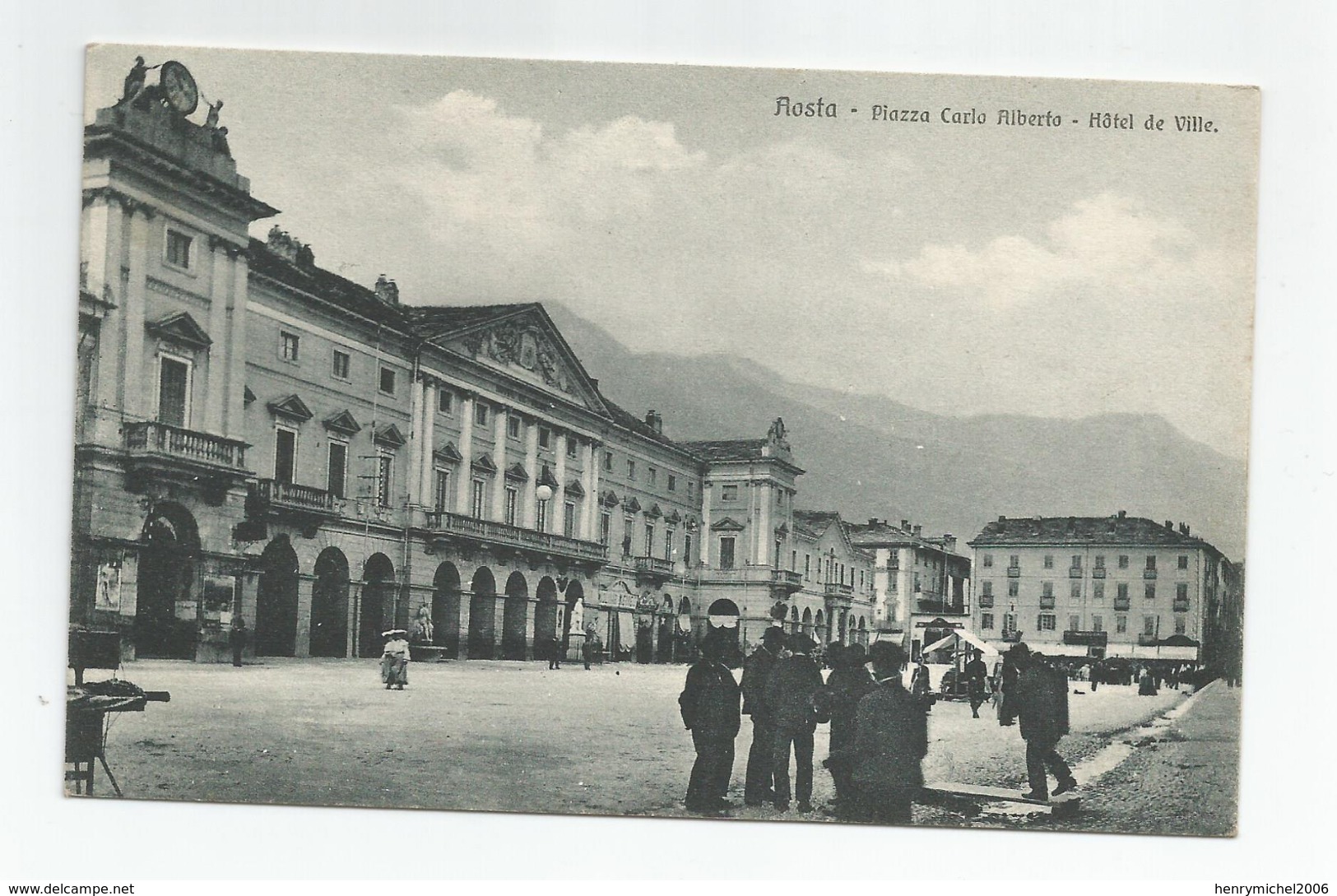 Italie - Italia - Italy - Aosta Piazza Carlo Alberto Hotel De Ville - Aosta