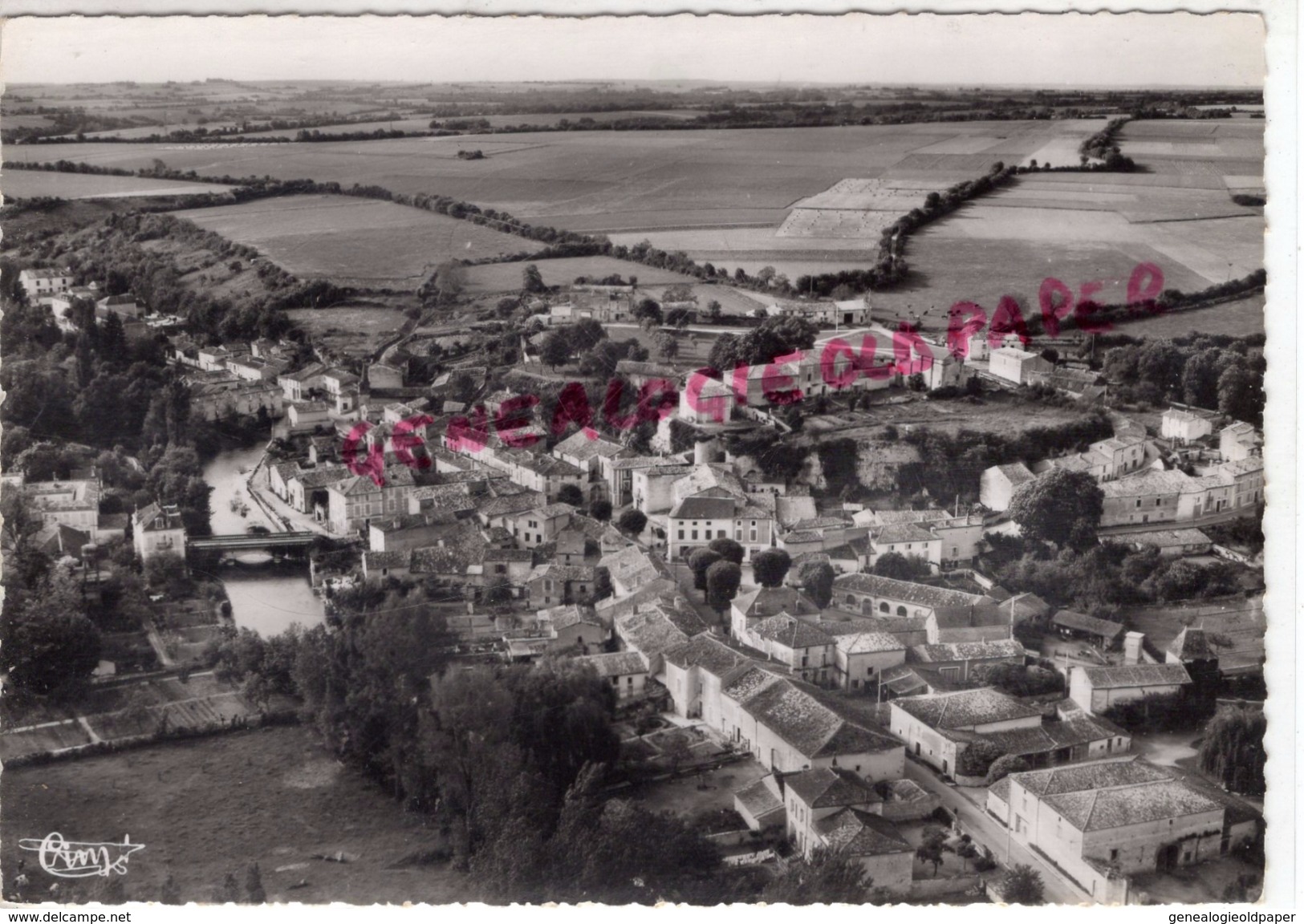 16 -  MONTIGNAC - VUE GENERALE AERIENNE ET LES BORDS DE LA CHARENTE - Autres & Non Classés