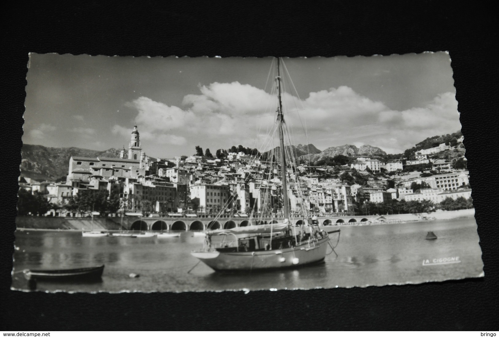 199- Menton, Le Port Et Vue Sur La Vielle Ville - Menton