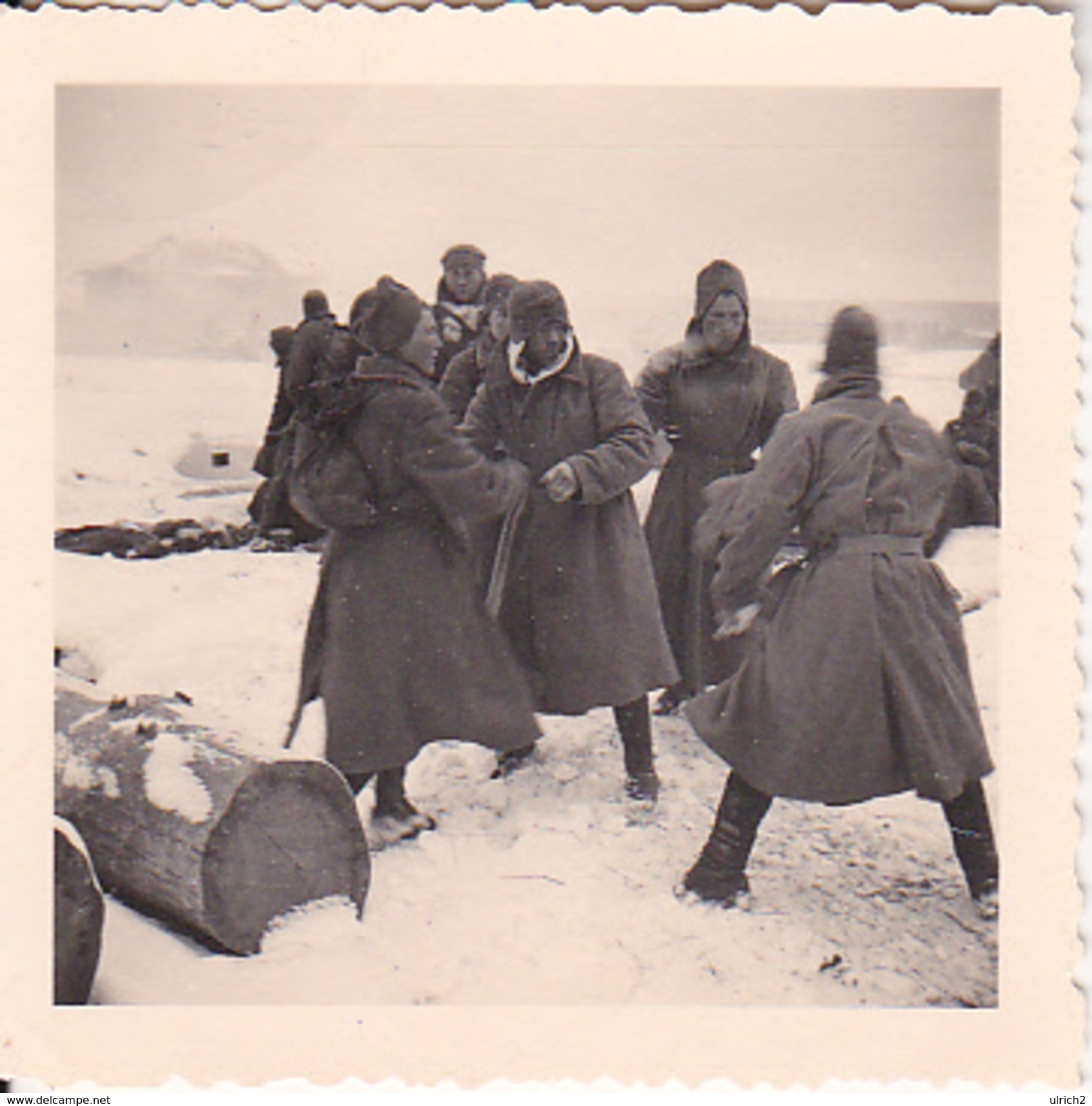 Foto Soldaten In Winterkleidung - 2. WK - 5*5cm (27585) - Guerre, Militaire