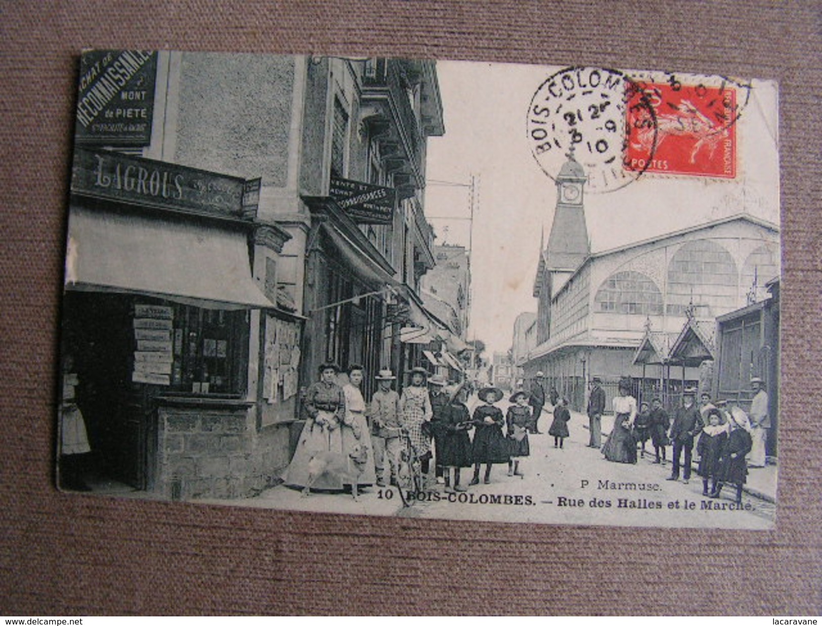 Carte Postale Ancienne 92 Hauts De Seine Bois Colombes Rue Des Halles Et Le Marché Tres Animée Mercerie Lagrous - Autres & Non Classés