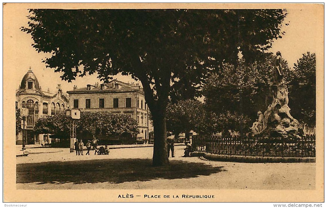 30  ALAIS  3 CARTES  (PLACE DE LA REPUBLIQUE-  RENTREE RUE D'AVEJAN RUES MANDOJON DOCTEUR SERRE - COTE GAUCHE) - Alès