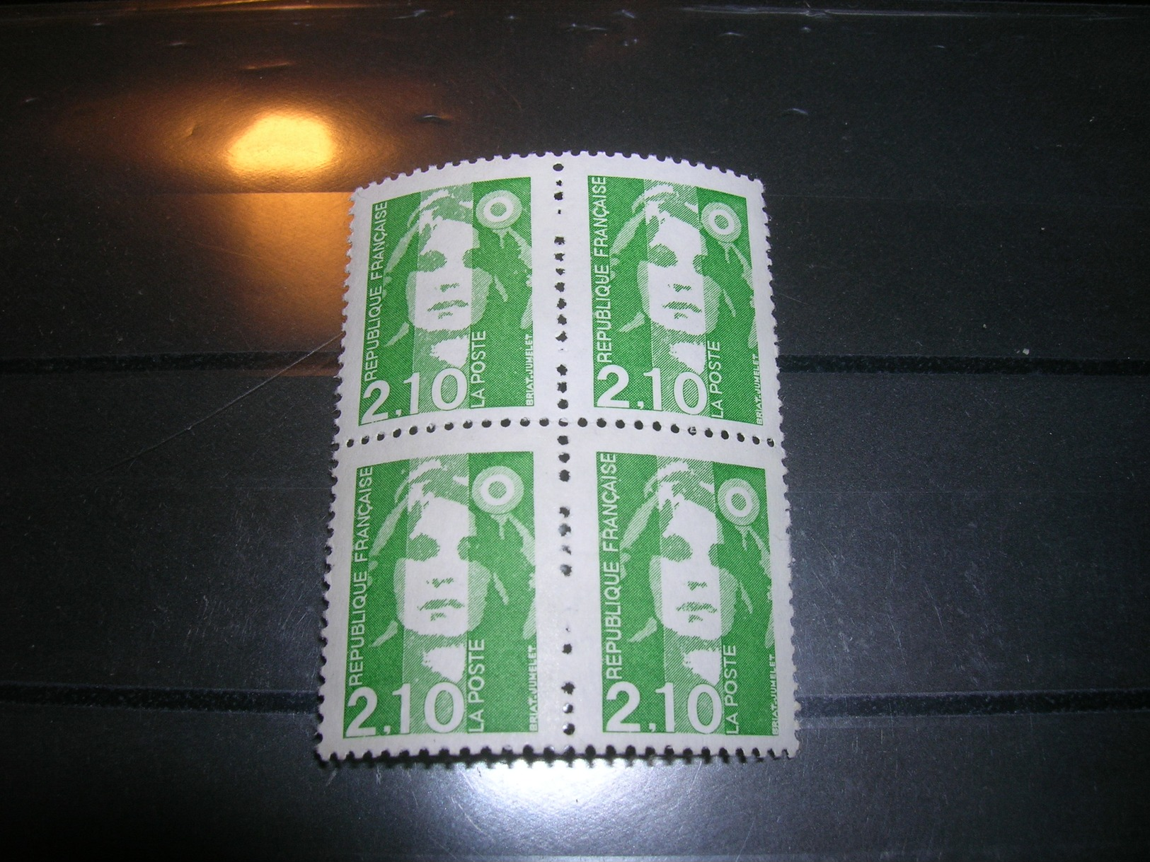 Bloc De 4 Variete Marianne De Briat 2.10 Dentelure Deffectueuse Piquage Vertical Deffectueux Neuf Bon Etat - Unused Stamps