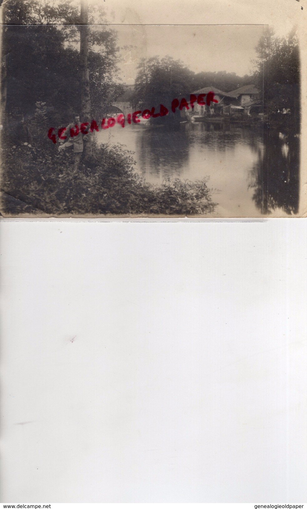 87 - SOLIGNAC - RARE PHOTO ORIGINALE SUR PAPIER ALBUMINE- VUE DU PONT ET DU VILLAGE - Lieux