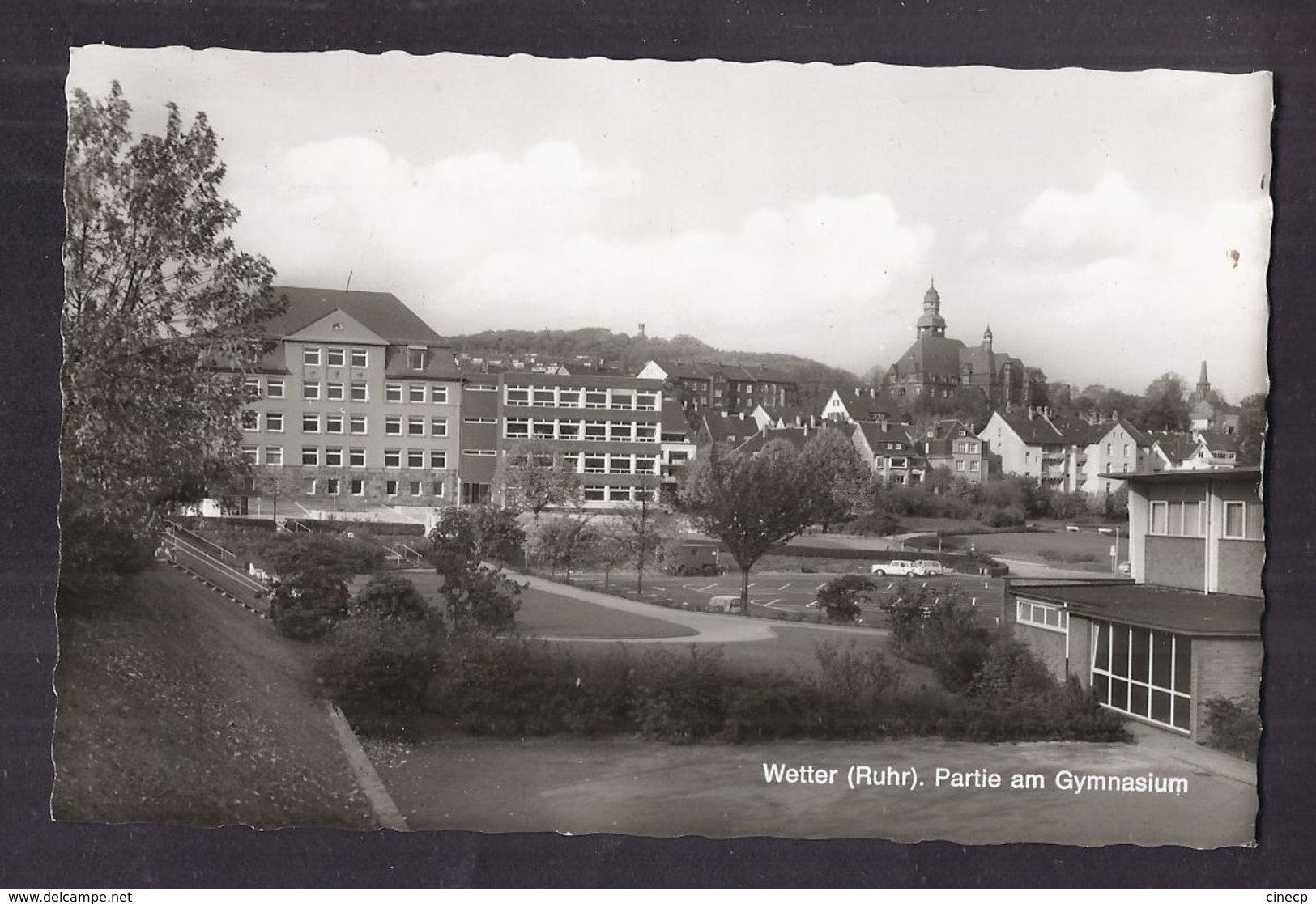 CPSM ALLEMAGNE - WETTER ( Ruhr ) - Partie Am Gymnasium - TB PLAN EDIFICE SPORTIF + Jolie Vue Partie Du Village - Wetter