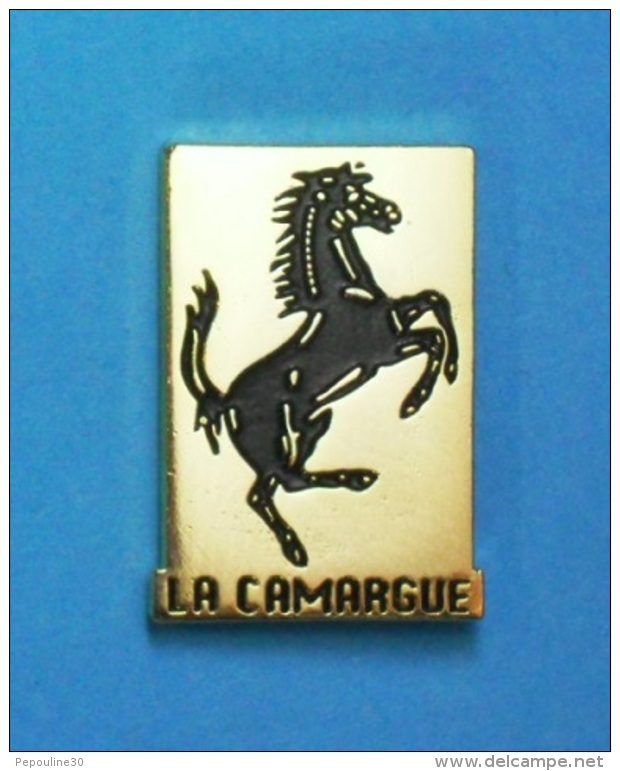 1 PIN'S  //   ** LA CAMARGUE ** - Tauromachie - Corrida