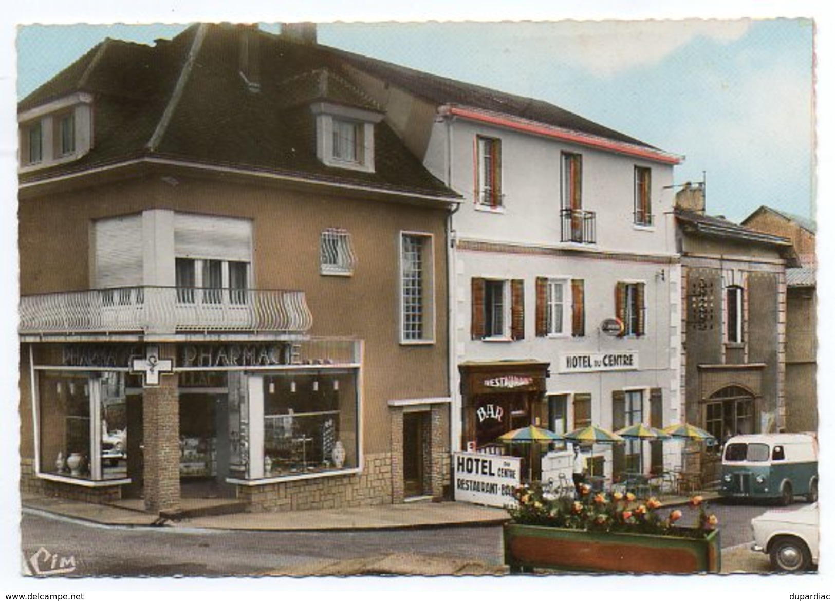 87 - Haute Vienne / PIERRE-BUFFIERE -- Hôtel Du Centre (et Pharmacie). - Pierre Buffiere