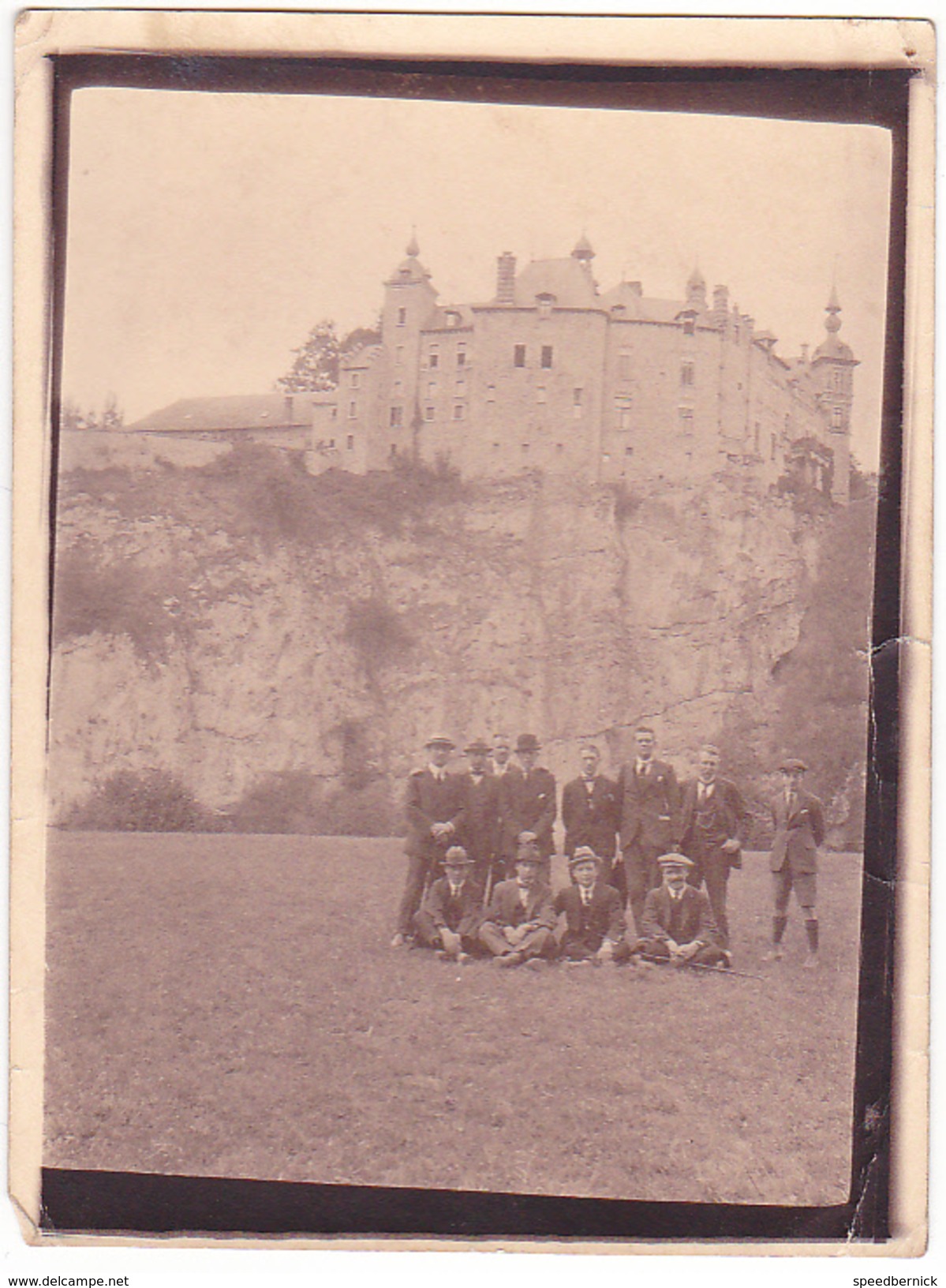 26055  Photo - Groupe Hommes   Belgique - Sans Doute Vers 1910 Château De Walzin, à Dinan - Lieux