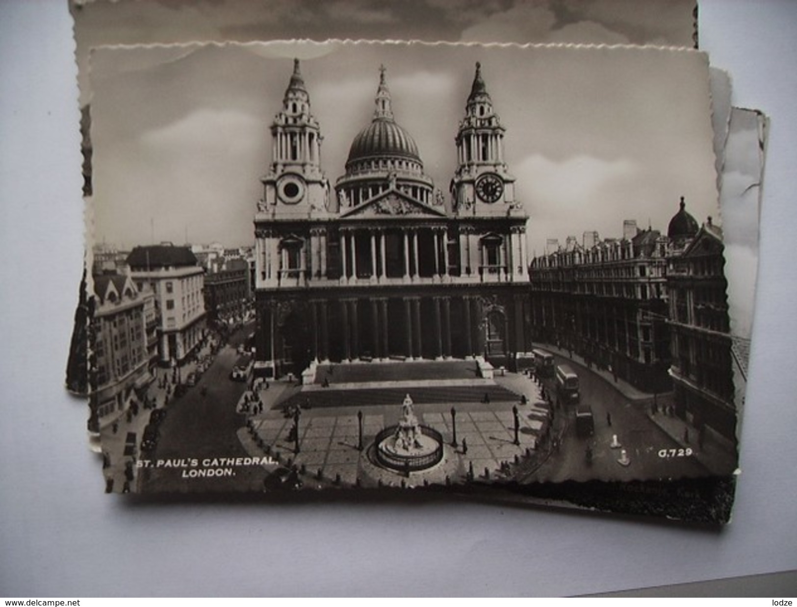 Engeland England London St Paul's Cathedral And Environment Busses Cars - St. Paul's Cathedral