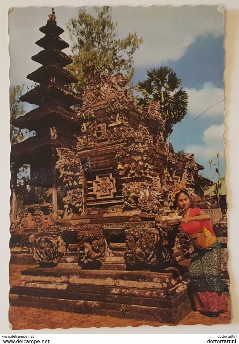 BALI - INDONESIA - Bali Dancer In Taman Ayun Temple - Indonesia