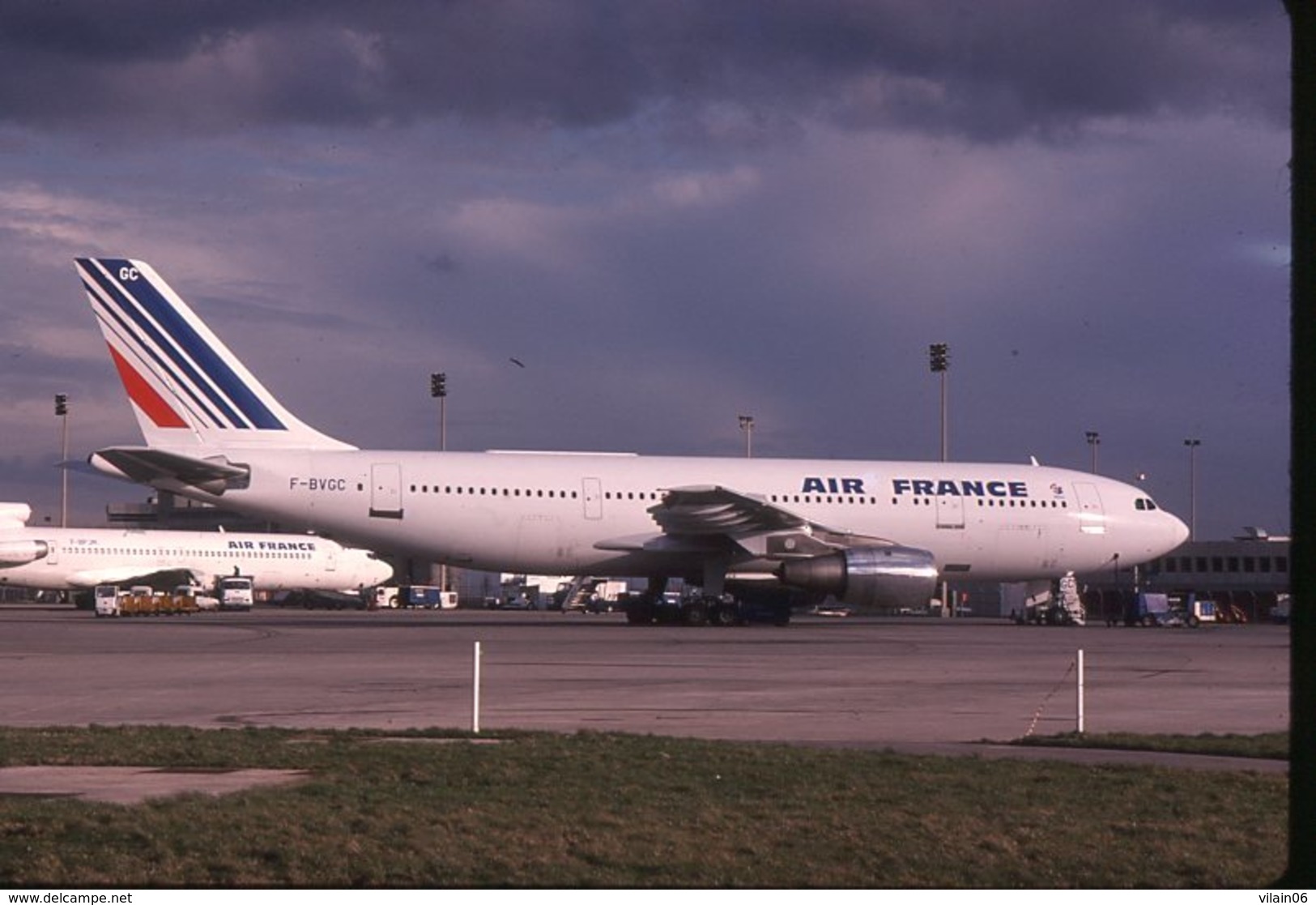 SLIDE / AVION / AIRCRAFT      KODAK  ORIGINAL   AIR FRANCE  AIRBUS A 300  F-BVGC - Diapositives