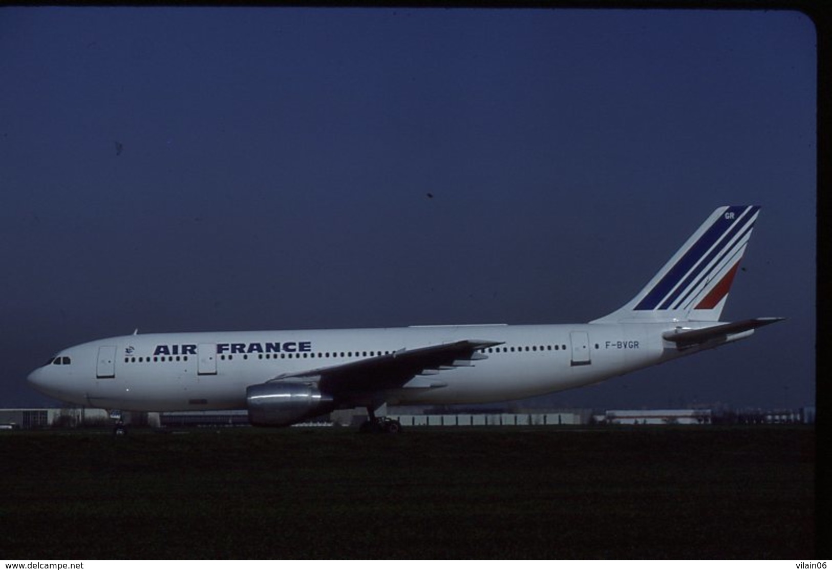 SLIDE / AVION / AIRCRAFT      KODAK  ORIGINAL   AIR FRANCE  AIRBUS A 300  F-BVGR - Diapositives