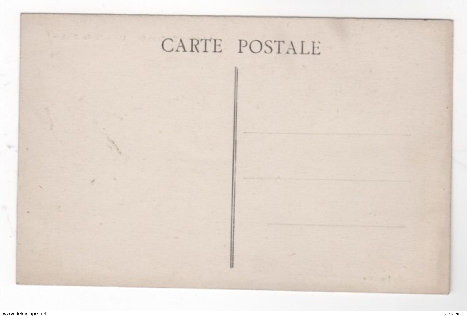 15 CANTAL - CP ANIMEE CARLAT - UN COIN DU ROCHER - COLL. LAHORIE - SANS NOM D'EDITEUR - Carlat