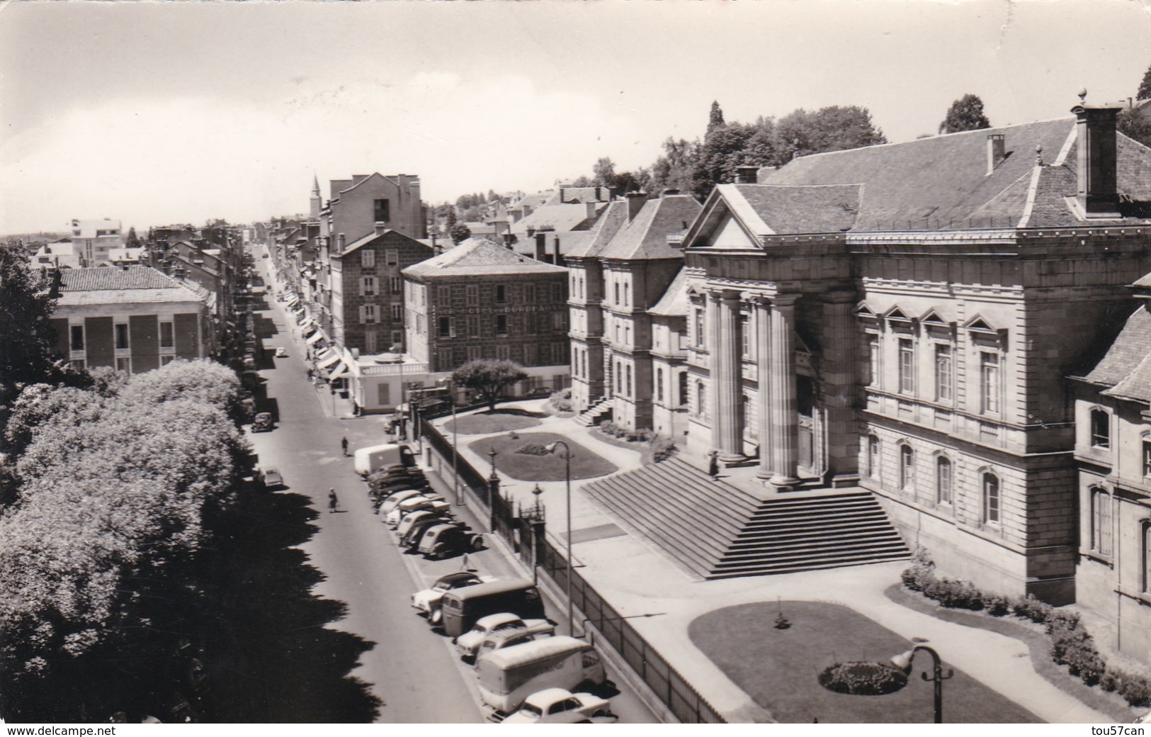 AURILLAC - CANTAL - (15) - CPSM DENTELÉE. - Aurillac