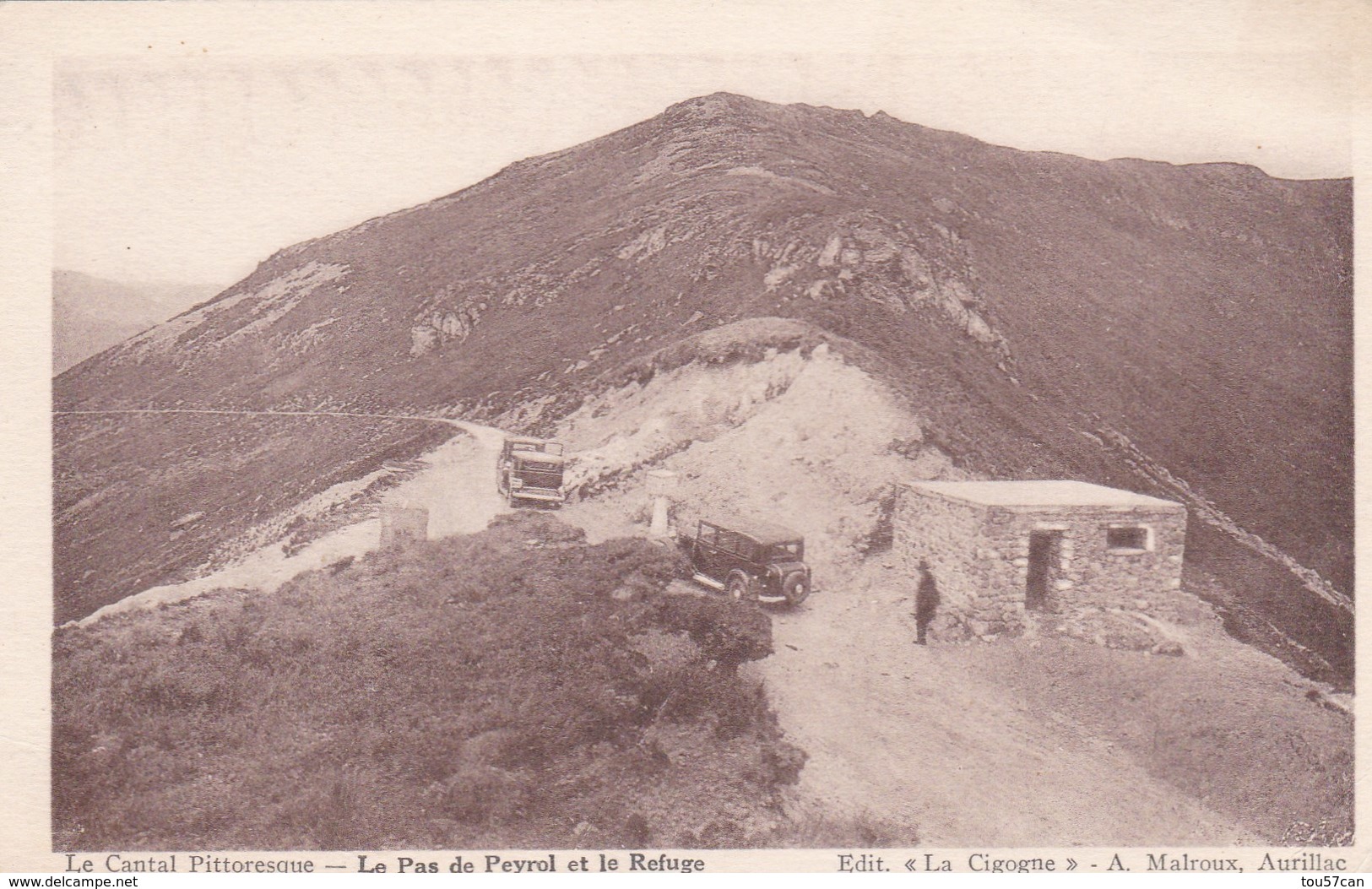 DIENNE - SAINT VINCENT DE SALERS  - CANTAL  (15) - RARE CPA ANIMEE. - Autres & Non Classés