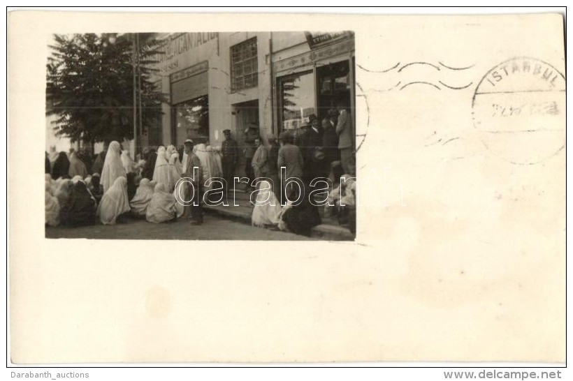 * T2 1930 Konya, Turkish Women In Front Of A Shop, Photo - Unclassified