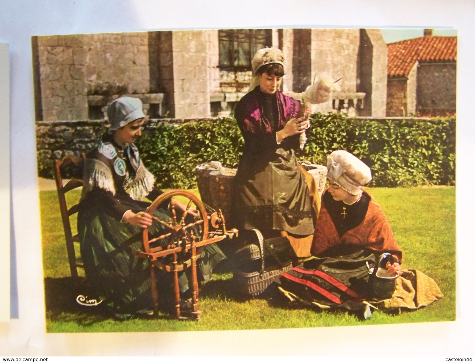 Cp0120 NON ECRITE  Les Fileuses  Chauvigny 86 Coiffes De Charron  Leignes Sur Fontaine Et De Chauvigny Rouet - Avant 1900