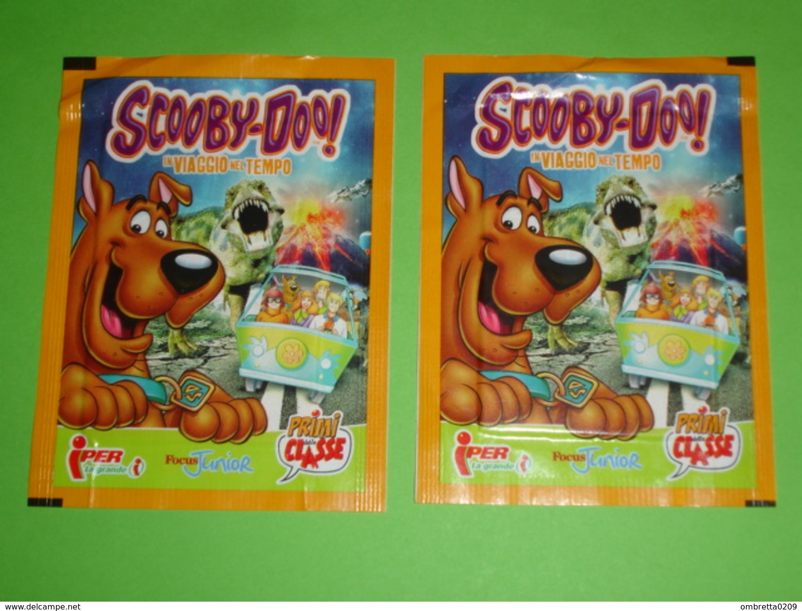 2 Bustine - SCOOBY-DOO!  "In Viaggio Nel Tempo" Figurine Collezione IPER La Grande  " PRIMI Della CLASSE " - Figurines