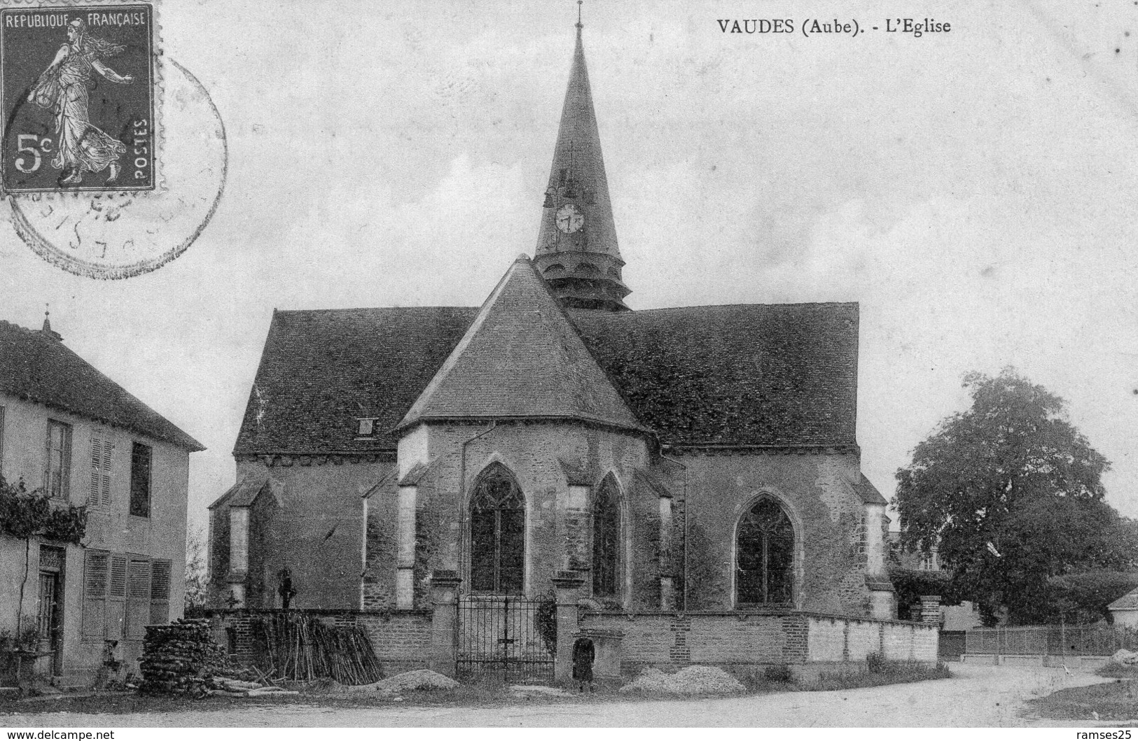 (19)  CPA  Vaudes  Eglise  (bon Etat) - Autres & Non Classés