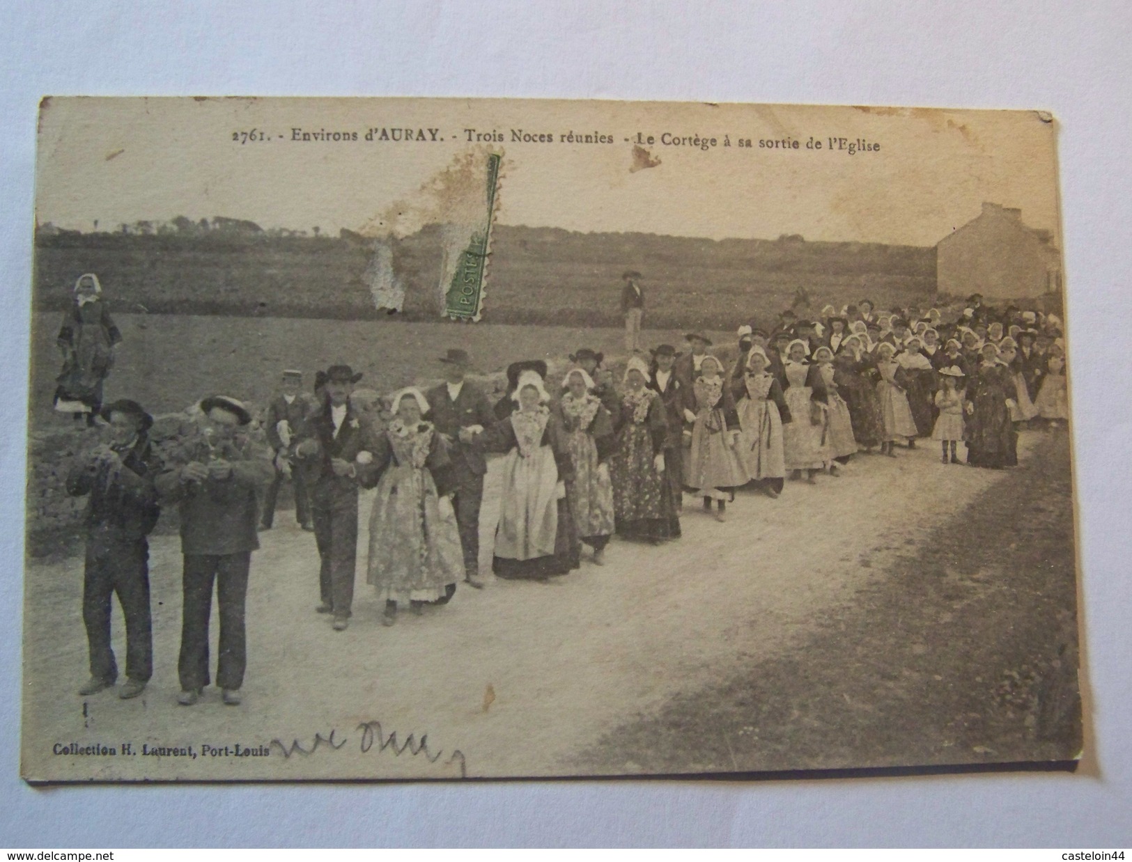 Cp1107 Tom17   AURAY Trois Noces Réunies La Cortege Sortie De L Eglise Costumes Breton 1910 - Auray