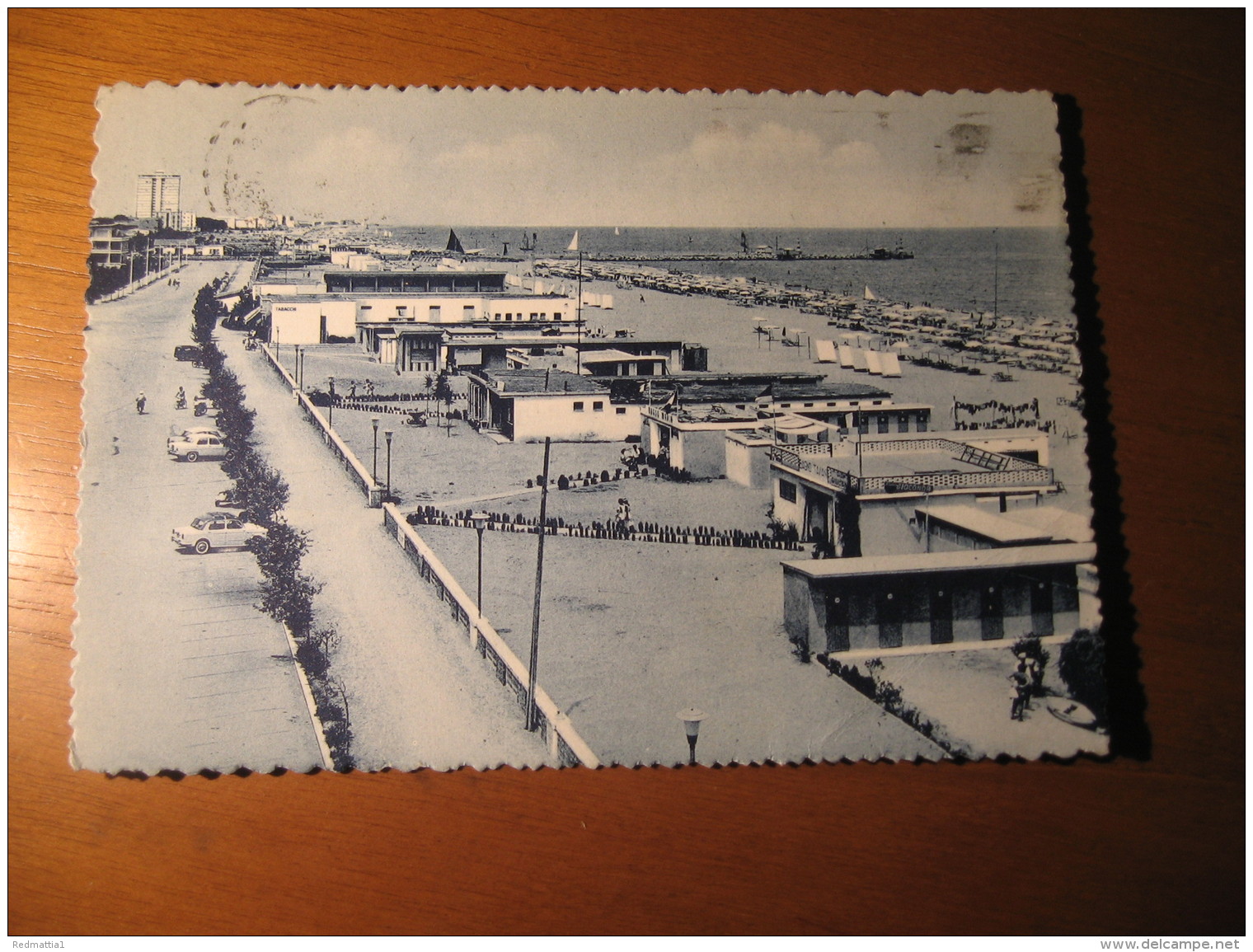 CARTOLINA   -  CERVIA LUNGOMARE E SPIAGGIA ANIMATA    - B    908 - Ravenna