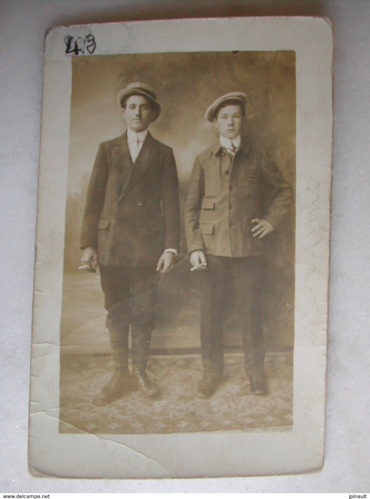 CARTE PHOTO - Couple D'hommes à La Cigarette - Hommes