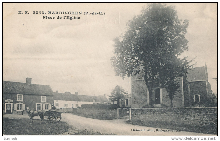 62 // HARDINGHEN    Place De L'église  E.S. 2343 - Autres & Non Classés