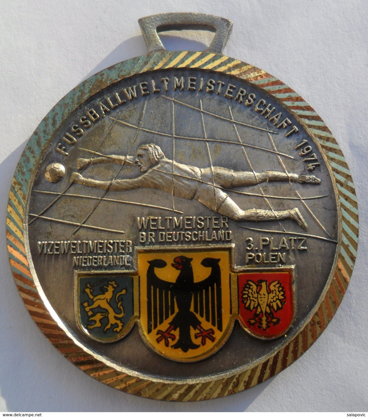 FUSSBALL WELTMEISTERSCHAFT 1974, WELTMEISTER DEUTSCHLAND,FOOTBALL WORLD CHAMPIONSHIP 1974  MEDAL  PLIM - Habillement, Souvenirs & Autres