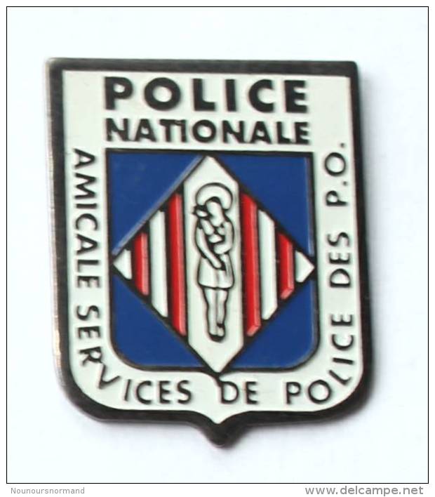 Pin's AMICALE DES SERVICES DE POLICE DES P.O - Blason Sainte Ou Vierge En Prison  - G165 - Politie