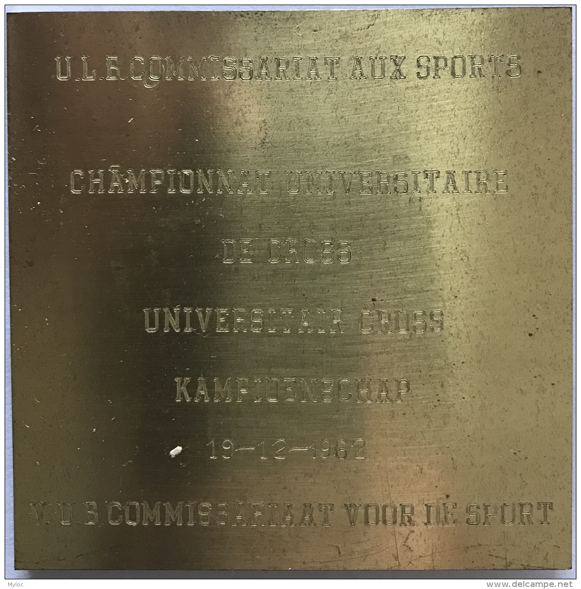 Medaille. ULB - VUB. Commissariat Aux Sports. Championnat Universitaire De Cross 1962. 80 Mm . 166 Gr. - Sonstige & Ohne Zuordnung