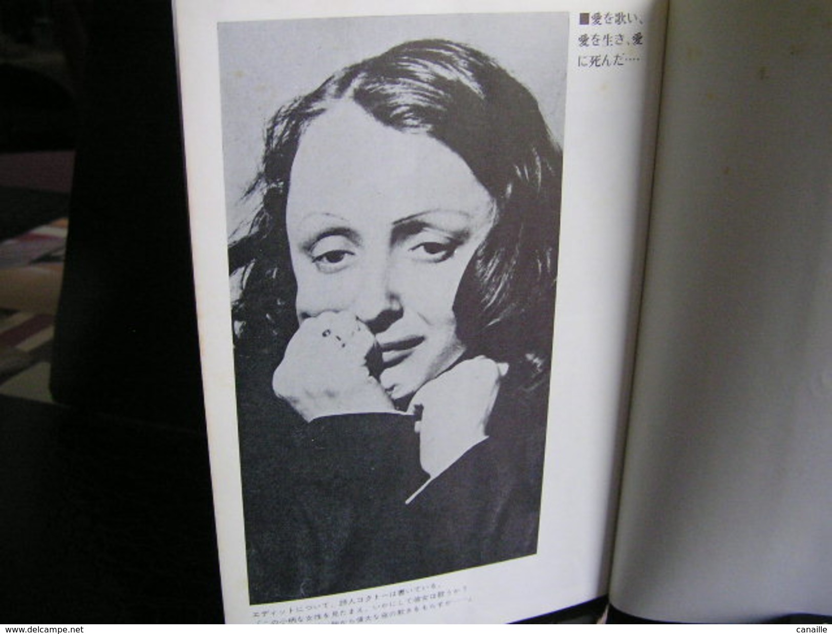 Edith Piaf De Simone Berteaut "Piaf",Livre De 436 Pages Traduit Du Français En Langue Asiatique(certainement En Chinois) - Autres & Non Classés