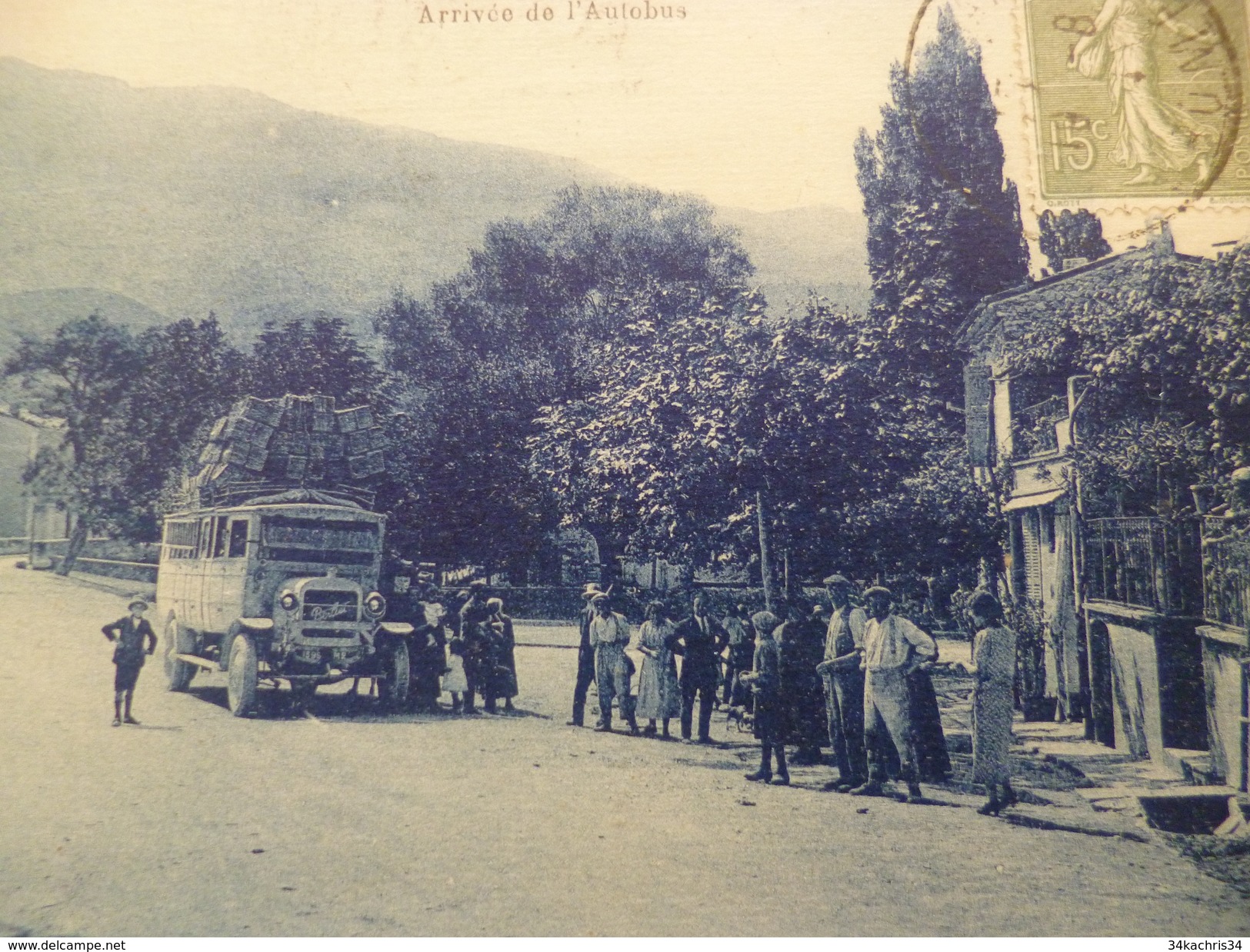 CPA 26 Drôme La Motte Chalençon Place Du Champ De Mars Arrivée De L'Autobus    TBE - Sonstige & Ohne Zuordnung