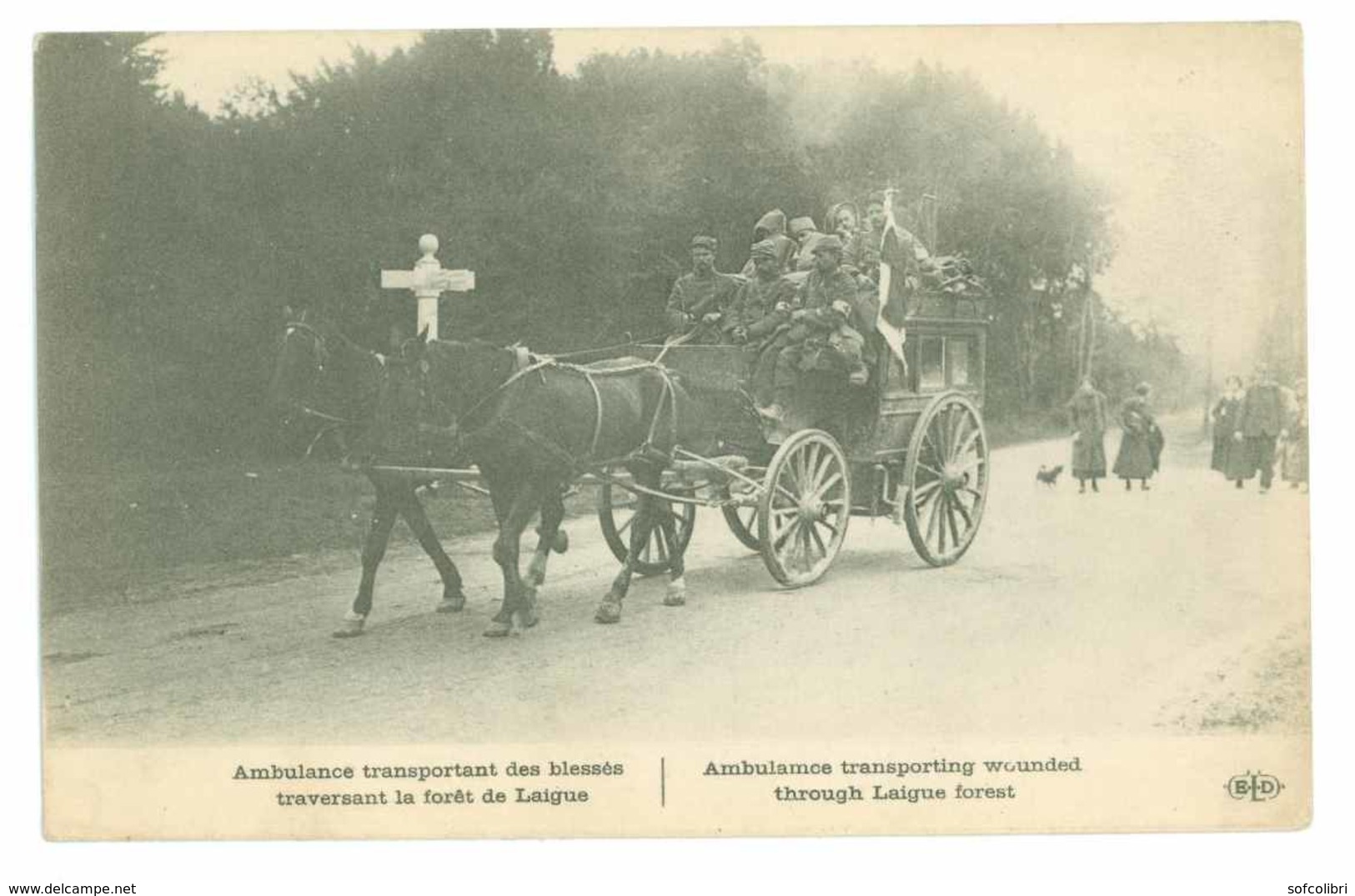 Ambulance Transportant Des Blessés Traversant La Forêt De Laigue (attelage, Soldats...) - Guerre 1914-18