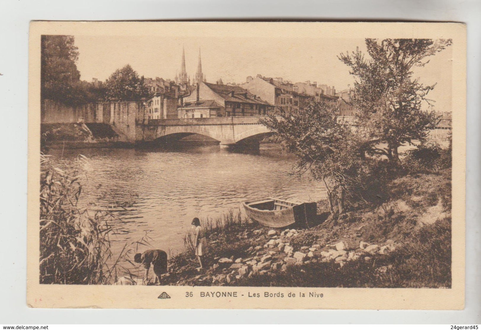 2 CPSM BAYONNE (Pyrénées Atlantiques) - Bords De La Nive, Quais De La Nive - Bayonne