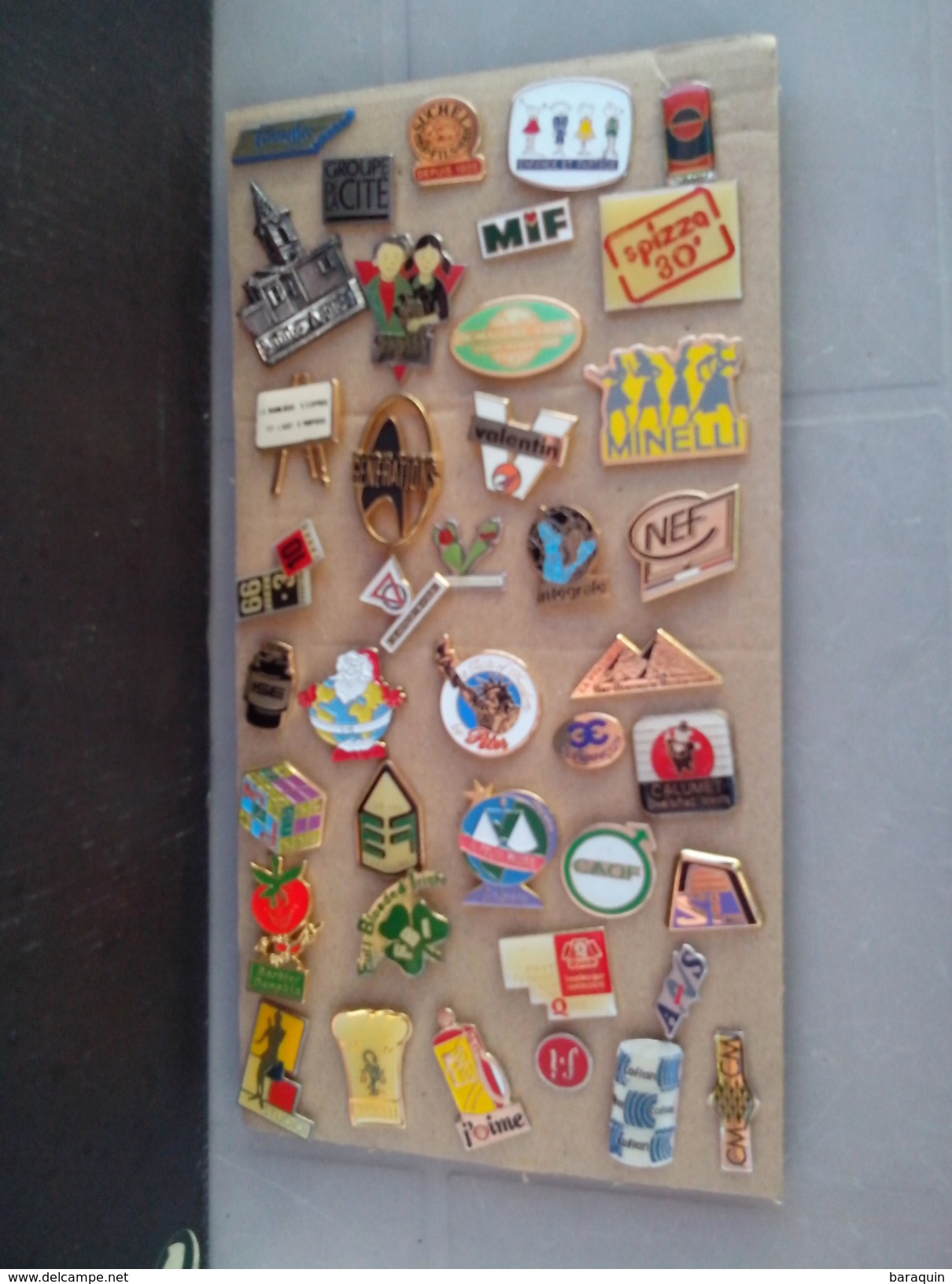 LOT DE 40 PIN´S PINS VALENTIN MIF MINELLI PETER CALUMET SAINTE AGNES GROUPE CITE TENNESSEE BANLIEUE FROMAGERIE INTEGRALE - Lotti