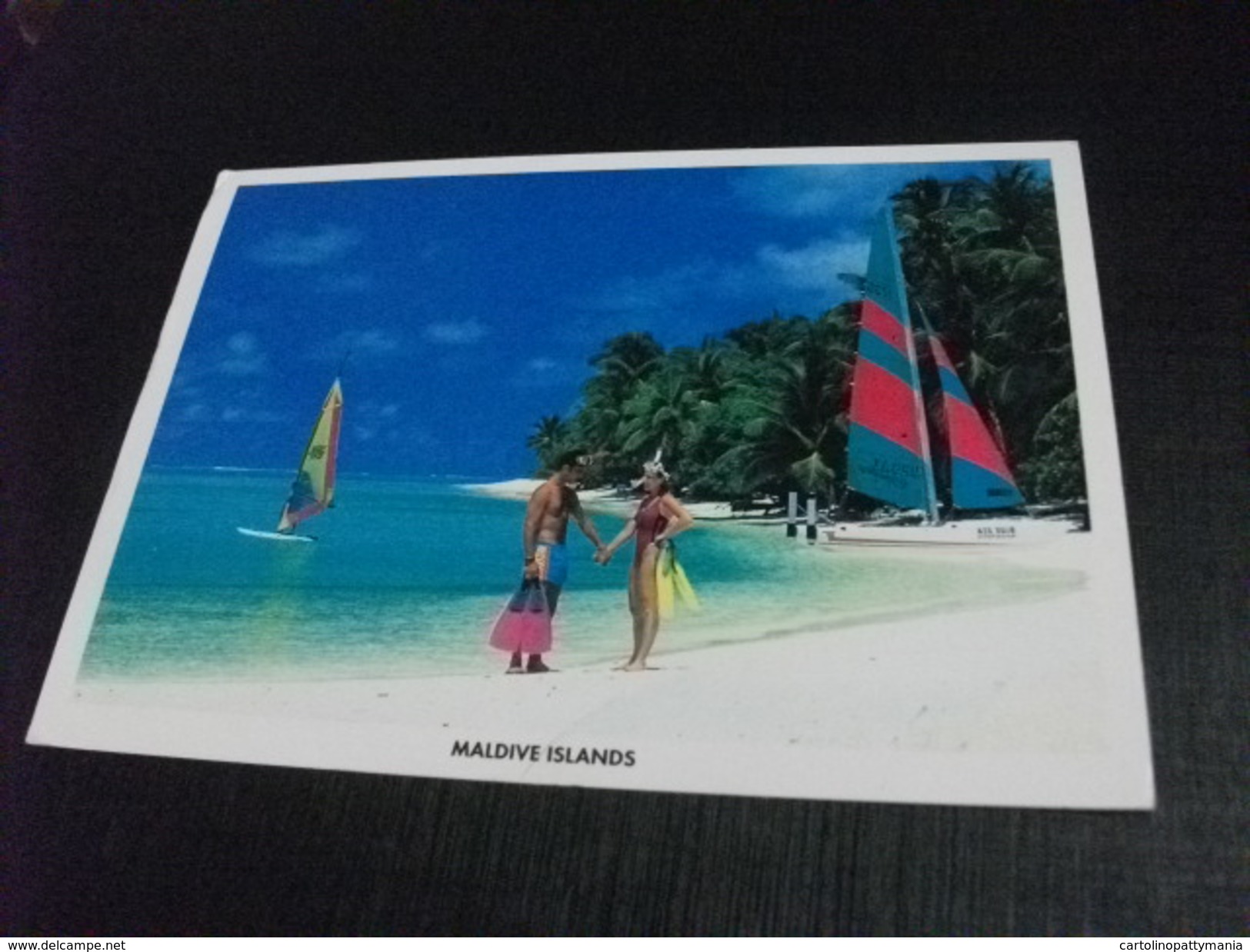 STORIA POSTALE FRANCOBOLLO MALDIVES HOLIDAY ISLAND FOTO JOSEF BECK COPPIA PER MANO CON PINNE - Maldives