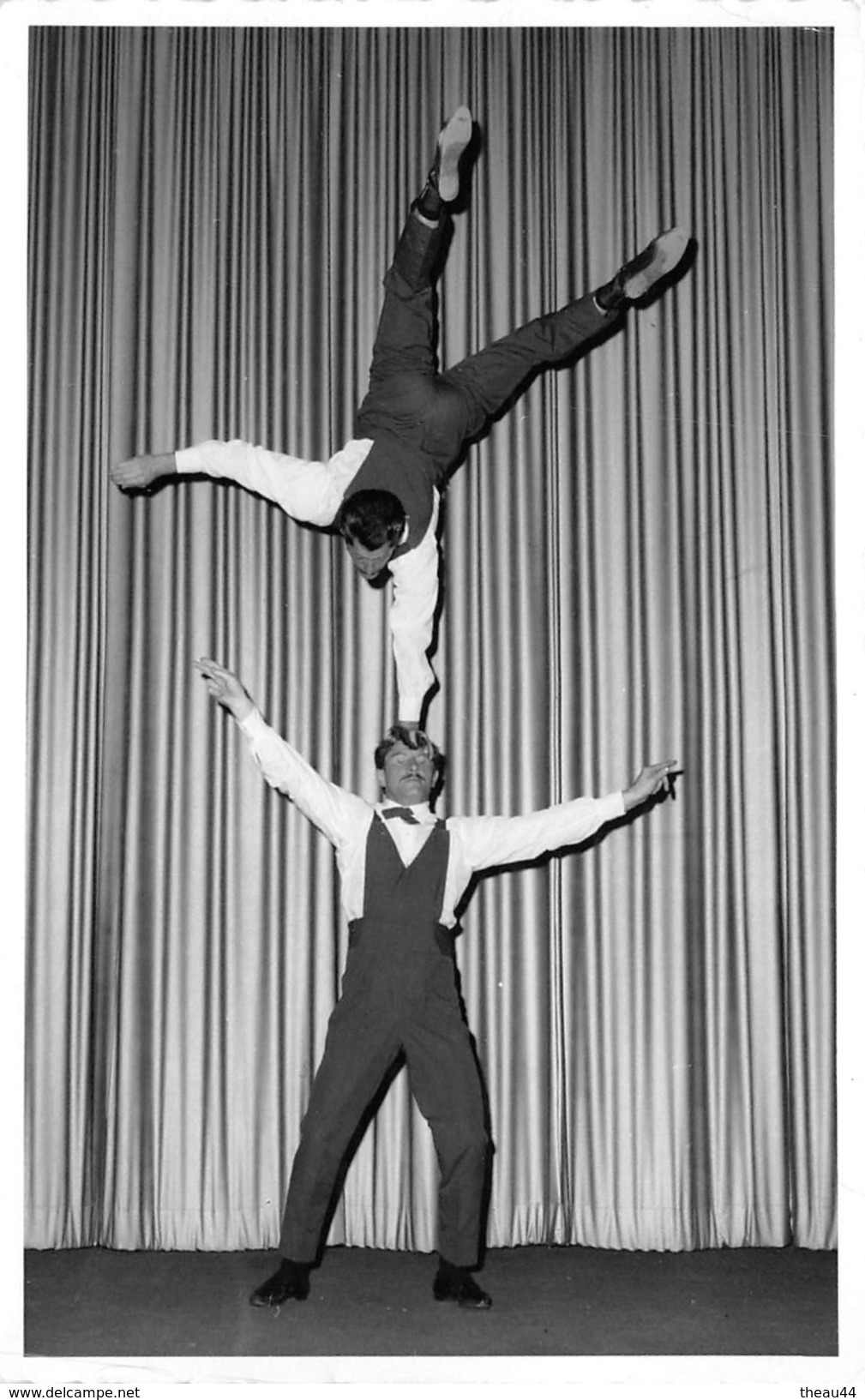 Cliché De Deux Artistes  Sur Scène - Spectacle - Photographe "J. Ouvrard " 1 Rue Grétry à NANTES - Voir Desc - Cabarets