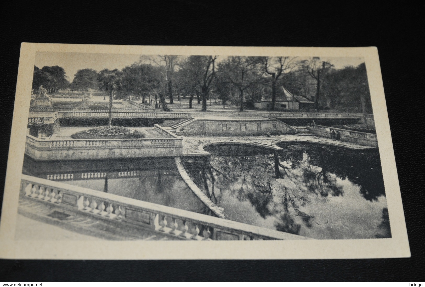 284- Nimes,  La Fontaine La Source - Nîmes