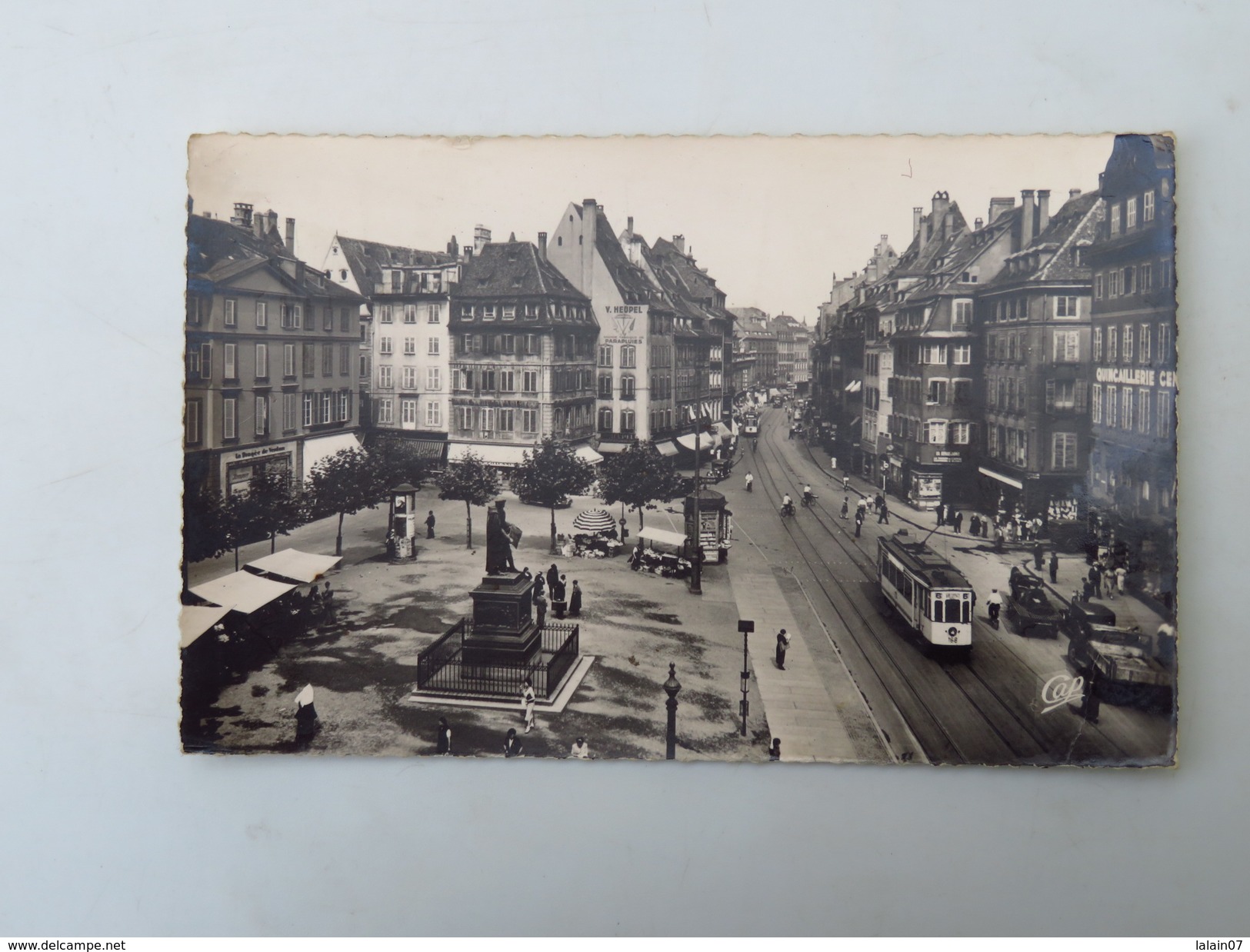 CPA 67 STRASBOURG : La Place Gutemberg Et Les Grandes Arcades, Animé, Tramway - Strasbourg