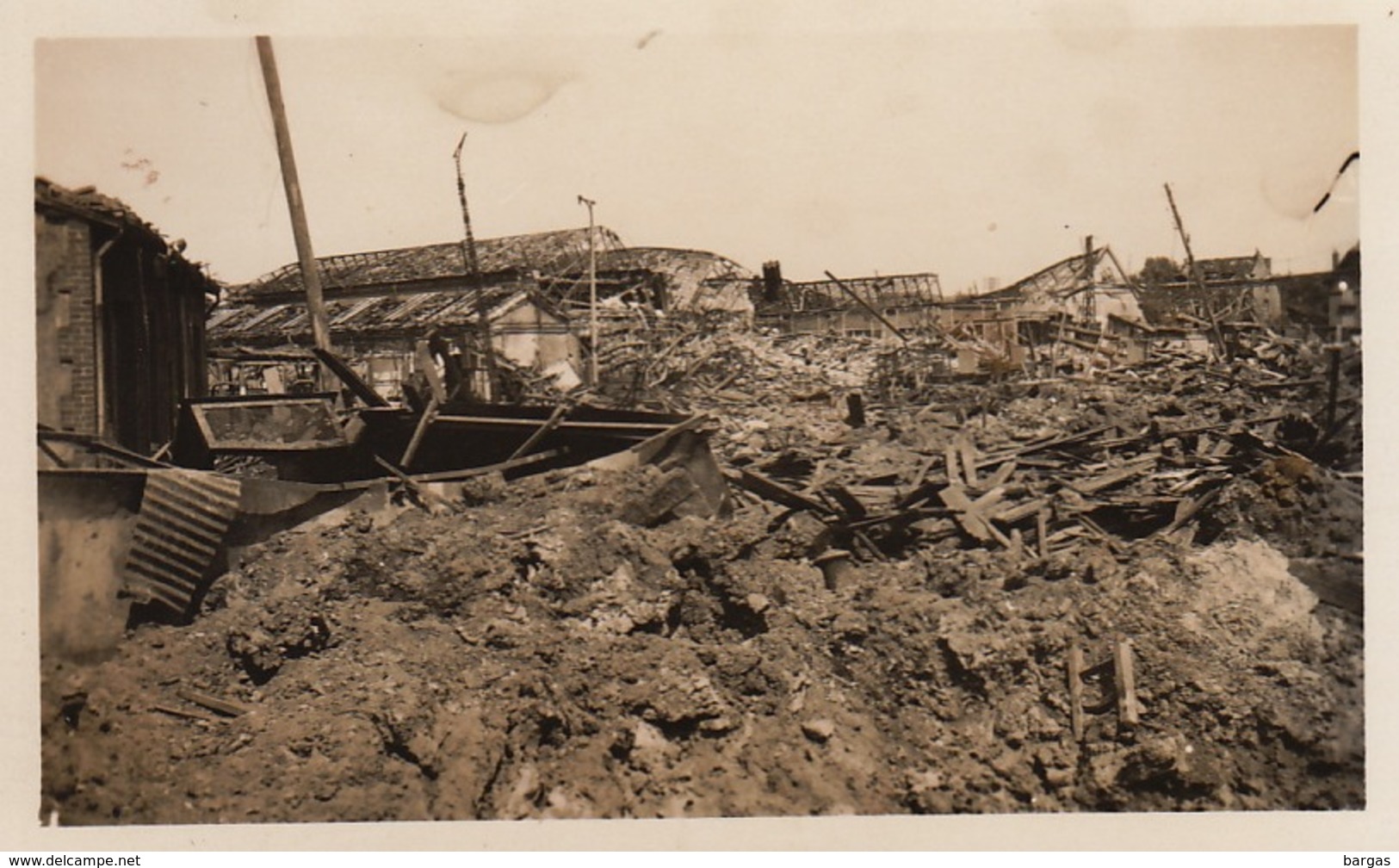 Photo Guerre SNCF Chemins De Fer Ruines Ateliers De Mohon Huilerie Du Magasin - Guerre, Militaire