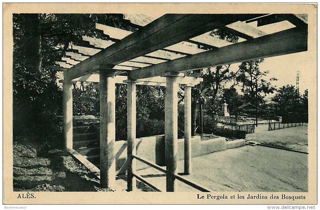 ALES   LE PERGOLA ET LES JARDINS DES BOSQUETS - Alès