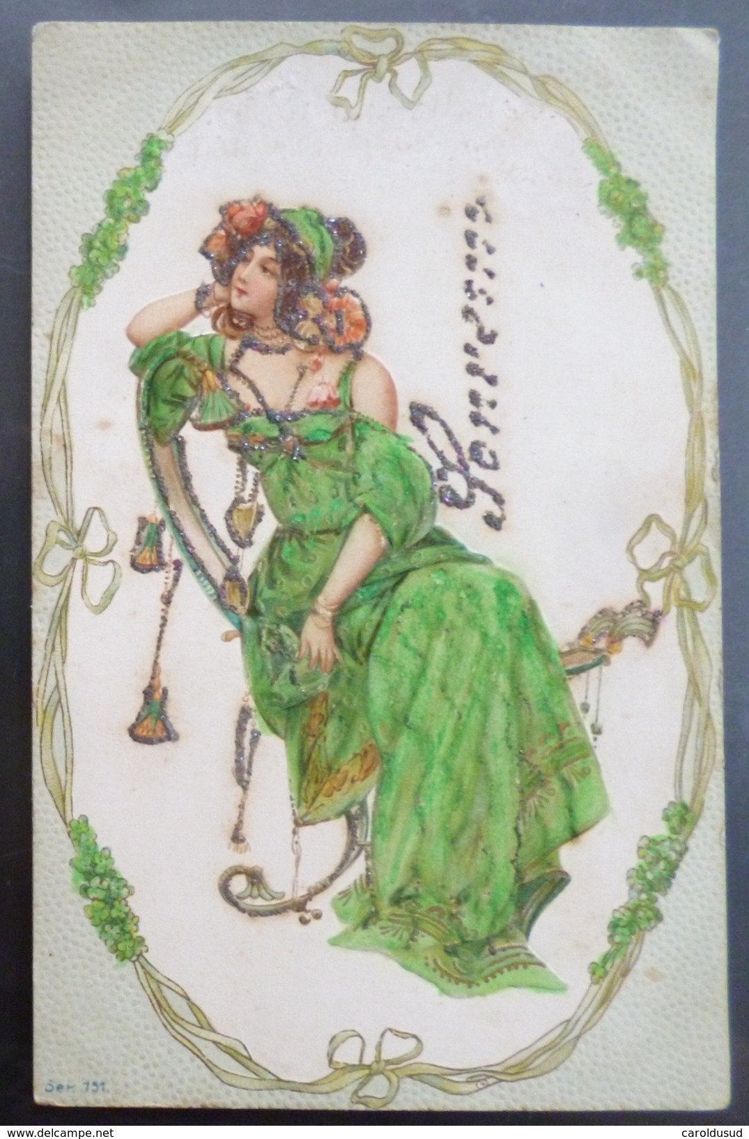 Cpa Litho RELIEF Precurseur ILLUSTRATEUR Kirchner ? MUCHA ? Femme Assise Decor Art Nouveau Robe Verte BIJOUX PAILLETTES - Mucha, Alphonse